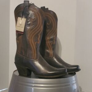 Ariat Womens Seal Brown. Premium Leather Cowboy Boots. Sz 9.5. New With Tags.